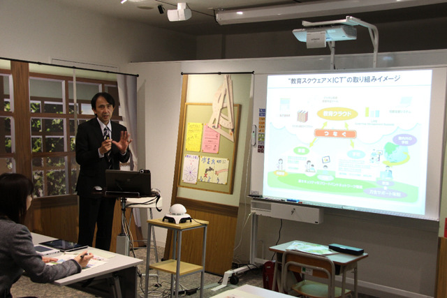 模擬教室で説明をするNTT 常務理事 新ビジネス推進室長 中山俊樹氏