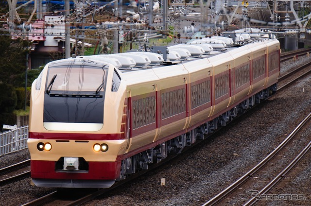 国鉄色のE653系。12月にJR東北本線仙台～盛岡間とIGRいわて銀河鉄道、青い森鉄道に姿を現す。