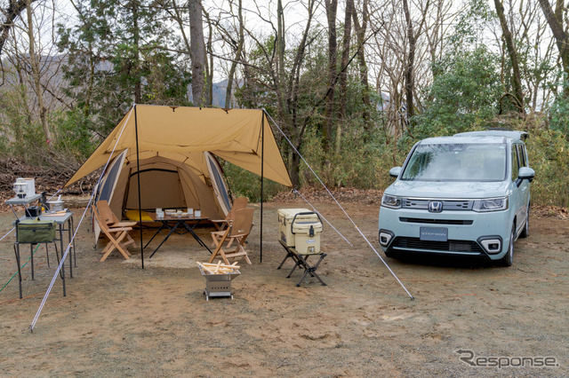 ホンダアクセスがミドルサイズミニバン『ステップワゴン』でのキャンプ＆車中泊シーンを紹介