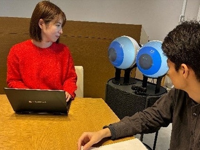 自動運転ロボットに「瞳」をつけて意思伝達「瞳ディスプレイ」開発