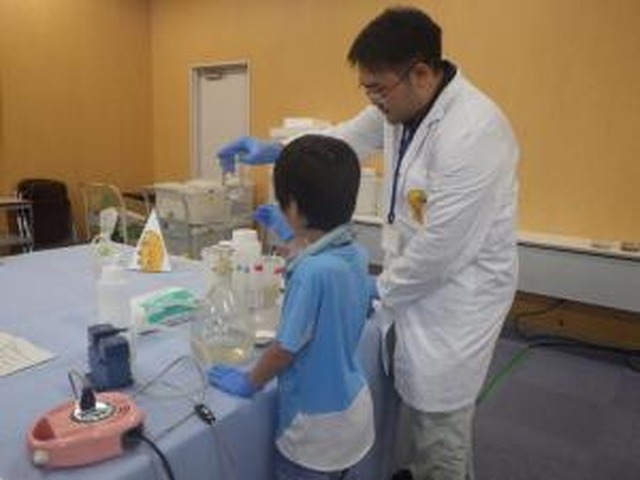 2025年の水質実験のようす