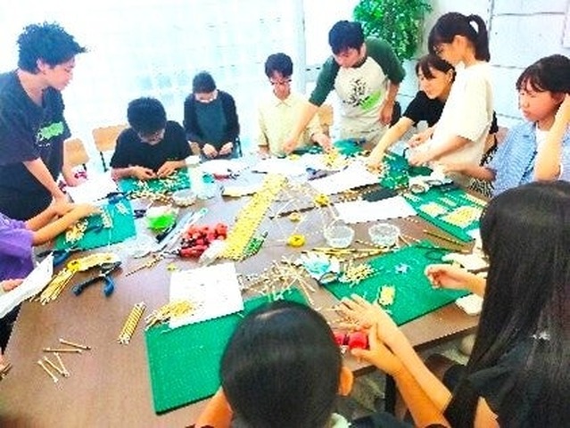 2025年度 夏休み科学教室での実験のようす