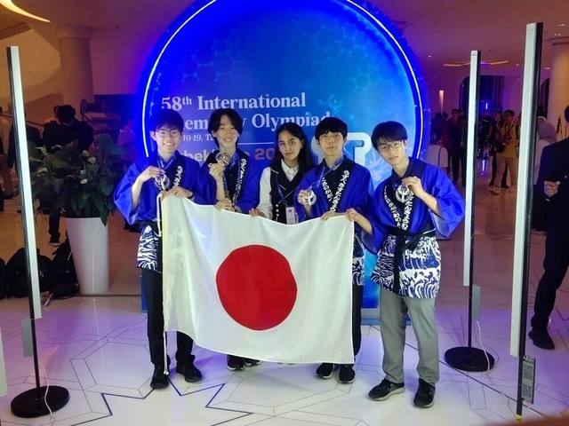 第58回国際化学オリンピック ウズベキスタン大会日本代表全員が銀メダル獲得