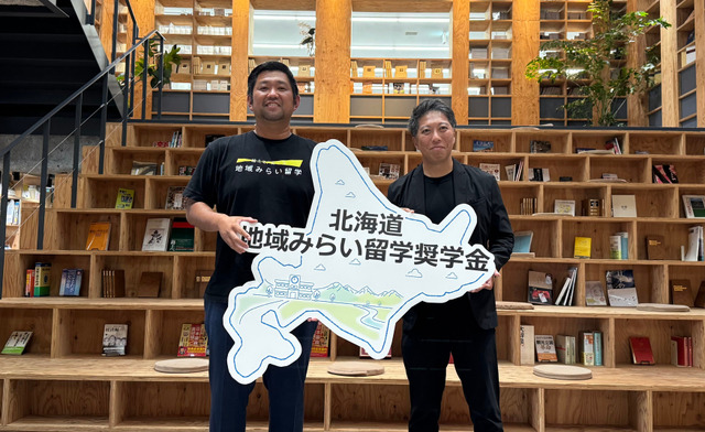 左から、地域・教育魅力化プラットフォーム 共同代表 尾田洋平氏、サツドラホールディングス 代表取締役社長CEO 富山浩樹氏