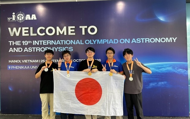 第19回国際天文学・天体物理学オリンピック日本代表生徒ら（2026年10月5日撮影）