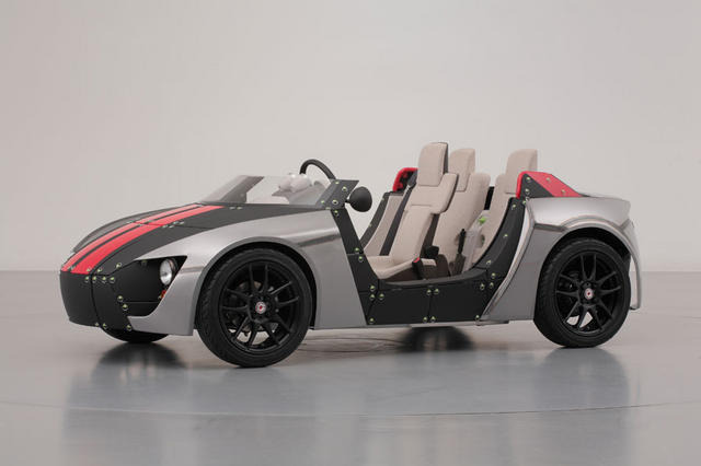東京おもちゃショーに、トヨタは子供が運転できるクルマ「Camatte57s」を出展（写真：スポーツタイプへの着せ替え例）