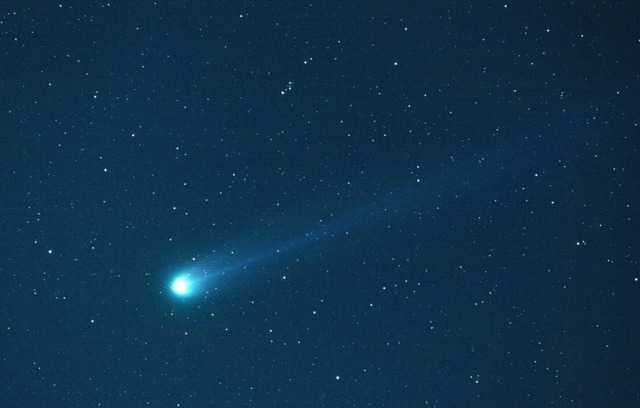 アイソン彗星イメージ（写真は百武彗星の様子）