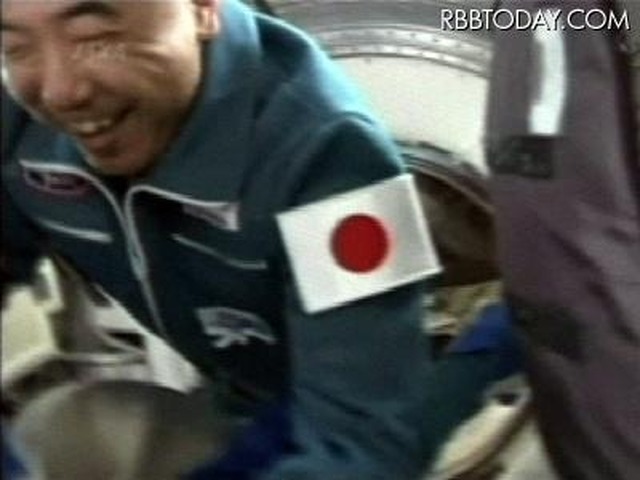 ISSに入室する古川宇宙飛行士（出典：JAXA/NASA） ISSに入室する古川宇宙飛行士（出典：JAXA/NASA）