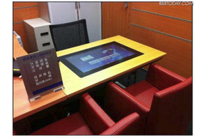 みずほ銀行、タッチパネル式テーブル型端末を店舗に試験導入 画像