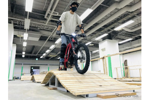 電動バイク専用インドアスポーツ施設がオープン 画像