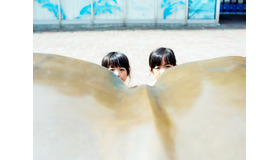 鈴木むらさきによる初のふたご写真展「ふ」が表参道ロケットで開催