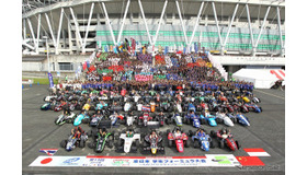 2015 年の第13 回全日本学生フォーミュラ大会出場全チーム（参考画像）