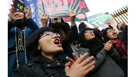 画像は2008年11月13日のようす（Photo by Chung Sung-Jun/Getty Images）