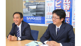SAPIX中学部 教育情報センター部長の高橋淳氏（左）と課長の伊藤俊平氏（右）に話を聞いた