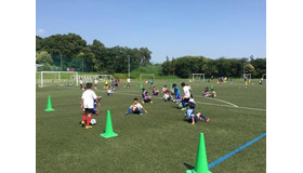 城彰二が小学生を直接指導する「サッカー教室」開催