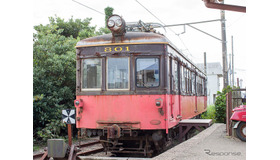 外川駅で留置されているデハ801。10月7日14時からオリジナル状態での公開が始まり、翌日以降は、平日が9時から15時まで、土休日が9時から16時30分まで公開。ただし、修復作業期間の10月24日から11月4日までは公開が中止される。