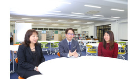 左から小野瀬洋美教諭、荒木貴之校長、相原彩乃さん