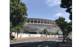 建設中の国立競技場（5月、東京）