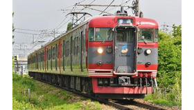 北しなの線古間～黒姫間を走行する、しなの鉄道最古参のS6編成。軽井沢方からクモハ115-1002＋モハ114-1003＋クハ115-1002の3両編成で、写真は2両編成を増結した姿。