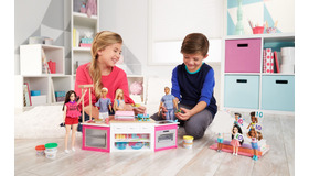 人形遊びが子どもに与える効果を検証する研究を実施