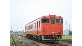 津山線の新たな観光列車の改造種車となるJR西日本のキハ40形。写真は富山県の城端線のもの。