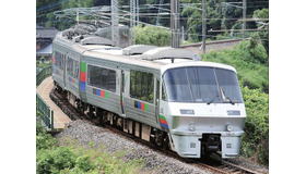 博多→南宮崎間を夜行で走る「ハイパーサルーン」783系。途中の大分駅では1時間以上の長時間停車が予定されている。