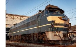 国鉄時代に誕生したマンモス電気機関車EF66 27。すでに定期運用を離脱している。