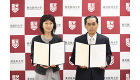 （写真左から）東京医科大学の林由起子学長、巣鴨中学校・高等学校の堀内不二夫校長