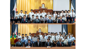 決勝大会（国会議事堂での演説）のようす