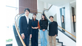 左からソフトバンクでエンジニアとして働く川島俊祐さん、東海テレビアナウンサーの篠田愛純さん、総合商社の丸紅で活躍中の渡辺葵雛さん、大阪ガスに勤める藤井裕真さん