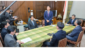 3党実務者協議のようす