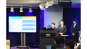 国際情報工科自動車大学校（WiZ）のゲーム開発科3年生チームのプレゼンのようす