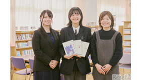 左から、教務主任・佐々木範子氏、3年生の堀なつきさん、図書館司書の志田歩唯氏