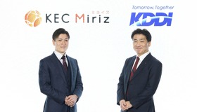 KEC Mirizの冨樫優太氏とKDDIの佐々木正見氏