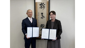 （左から）世田谷学園中学校・世田谷学園高等学校の山本慈訓校長、昭和女子大学附属昭和中学校・高等学校の真下峯子校長