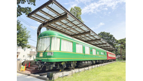 清瀬市立中央公園内に設置されている「夢空間」のダイニングカーとラウンジカー