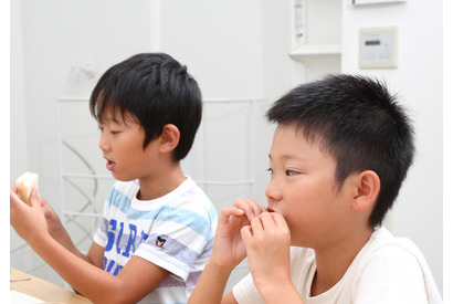 学校給食費は微増傾向、小学校4,301円・中学校4,921円 画像