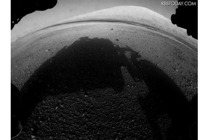 NASA のロボット探査機キュリオシティが火星で活動開始 画像