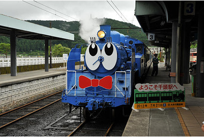 静岡の大井川鐵道、夏休みに青い蒸気機関車「SLくん」運転 画像