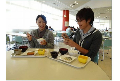 大学食堂で「100円朝食」を提供し、学生に好評 画像