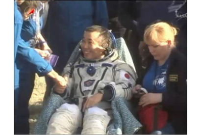 若田宇宙飛行士が無事帰還、「やっぱり地球はいい」 画像