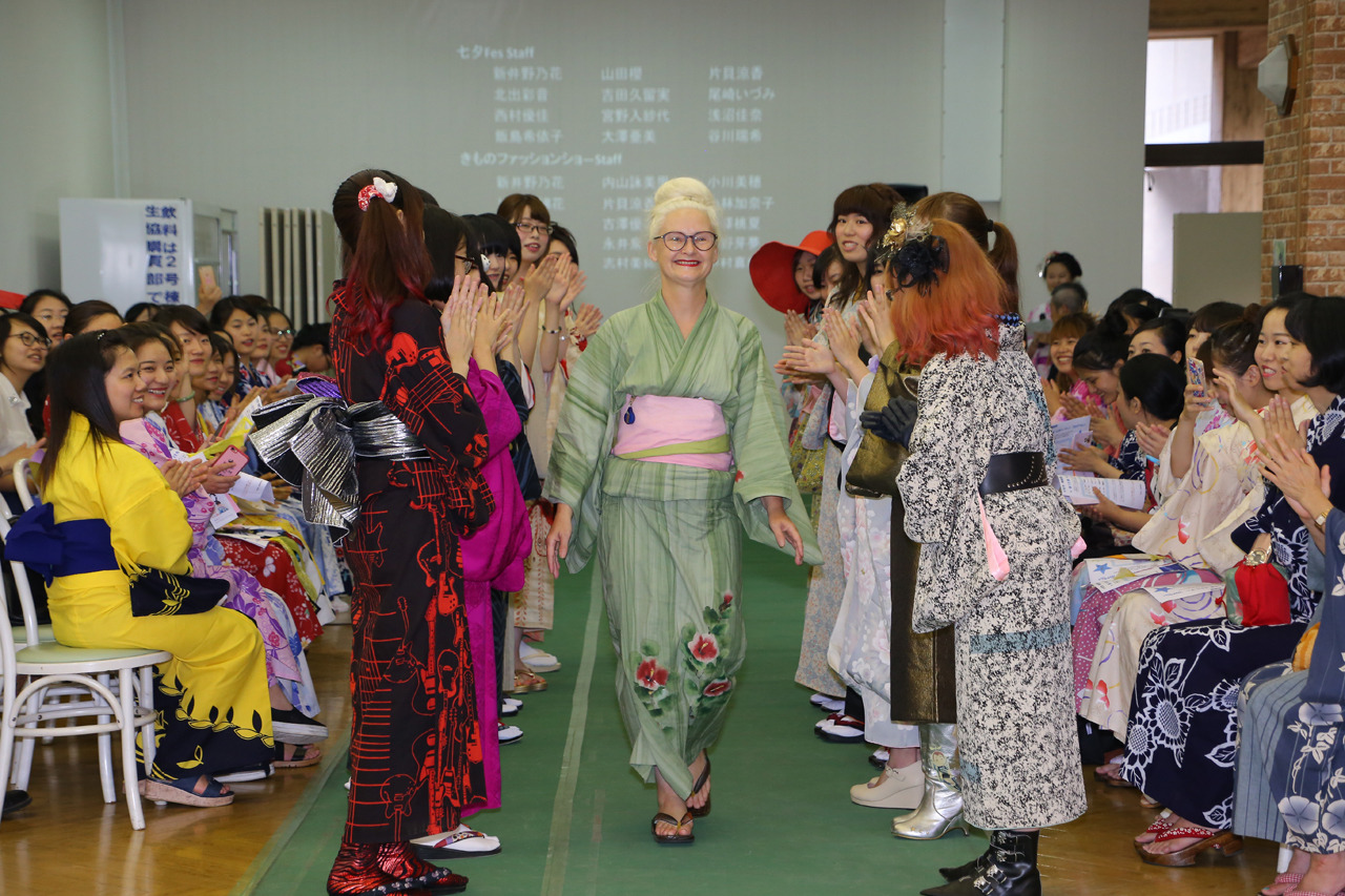 十文字学園女子大 七夕イベントで艶やかな着物ファッションショー リセマム