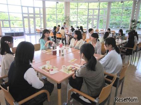 2014年度　研究室ツアー開催時のようす