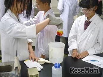 実験教室（昨年の様子）