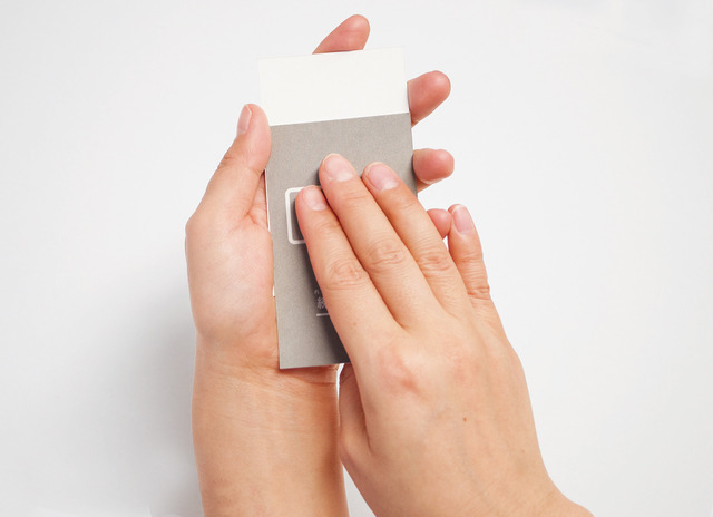 カードを重ねると