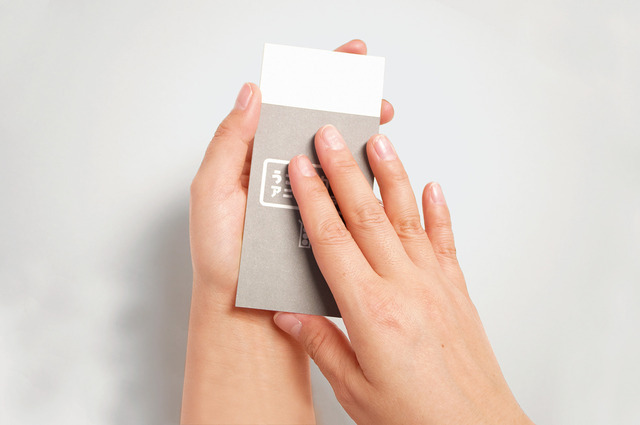 カードを重ねると