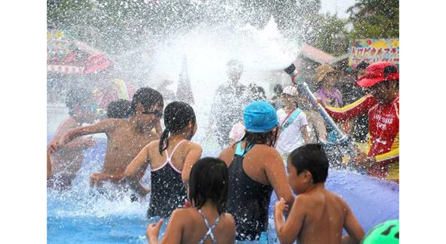 ハウステンボス「水かけ祭り」