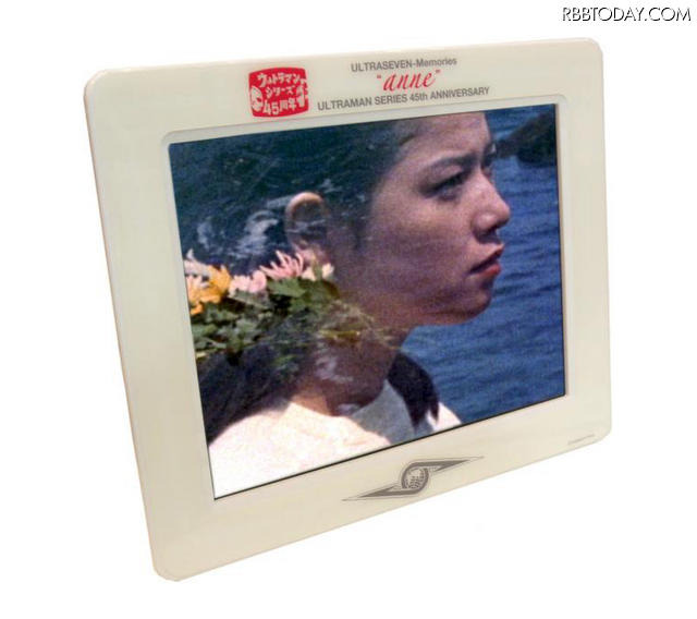 予約先着350台にはひし美ゆり子直筆サイン入りブロマイドも！ 予約先着350台にはひし美ゆり子直筆サイン入りブロマイドも！