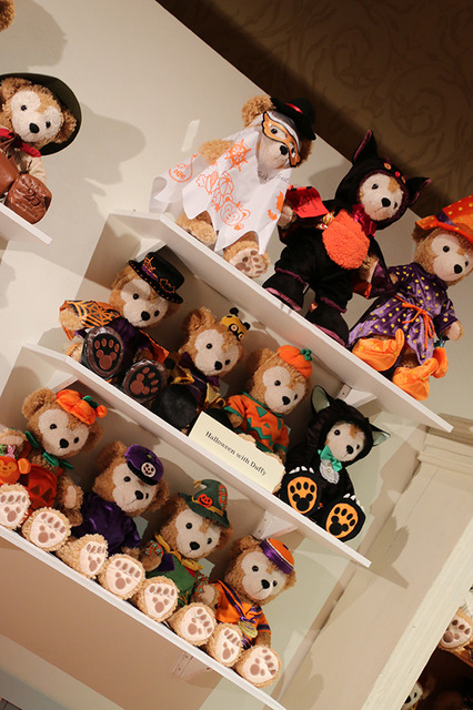 ダッフィーのコスチューム90点の展示