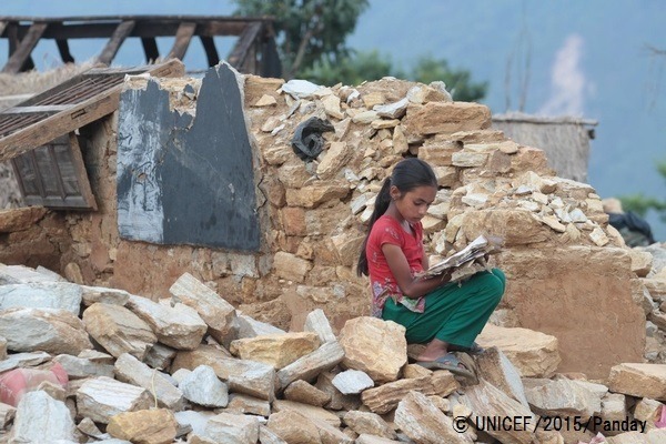 ネパール一部学校再開